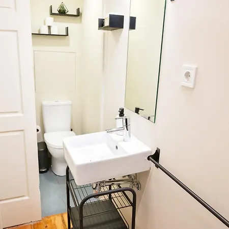 Stylish 2br In Cardosas - - 2f *